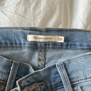 Levi's mid rise Super Skinny